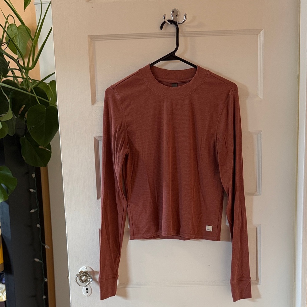 Vuori Ribbed Crewneck Top in Dusty Rose